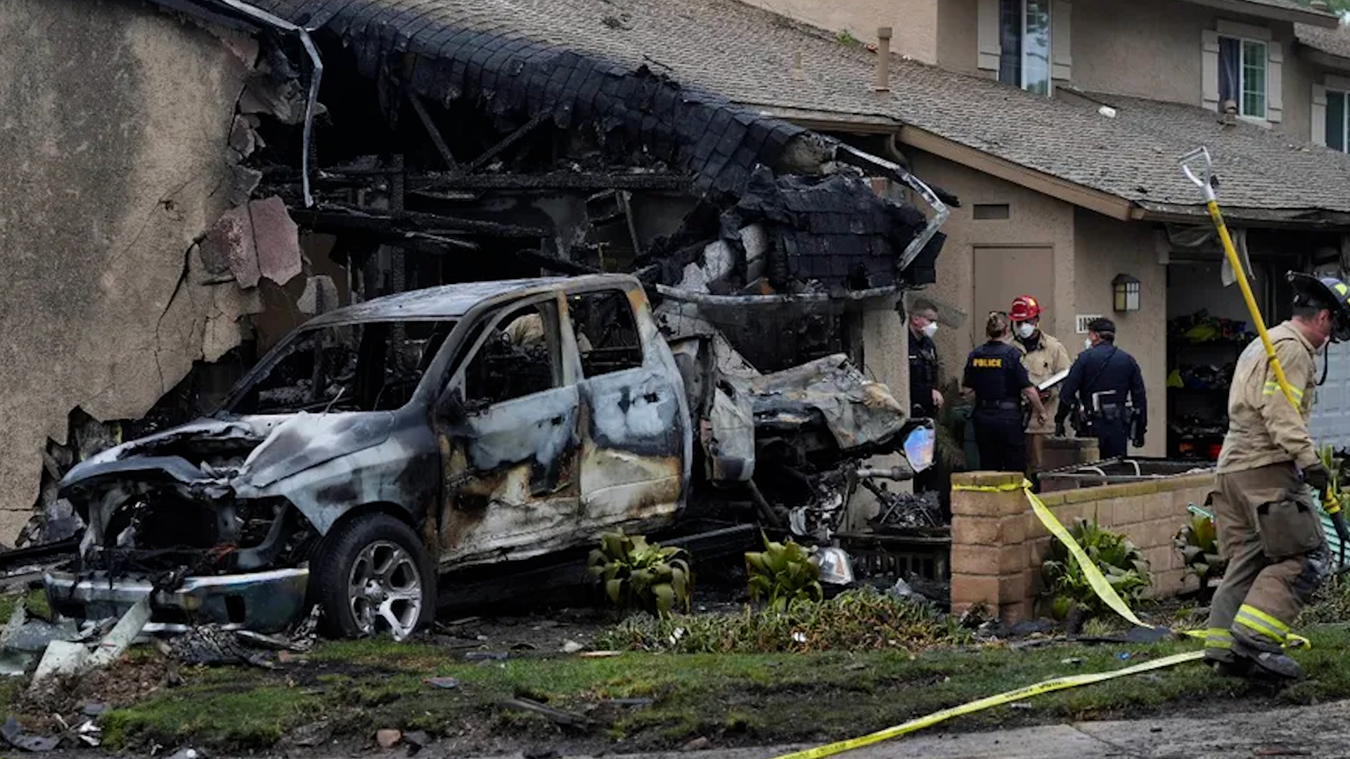 Avioneta se estrella en zona residencial de San Diego; hay un muerto