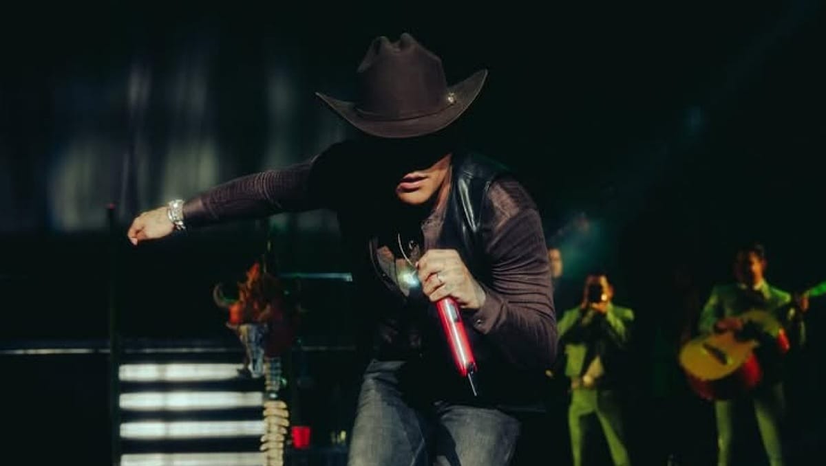 Christian Nodal acepta que no es tan bueno como Luis Miguel | Instagram