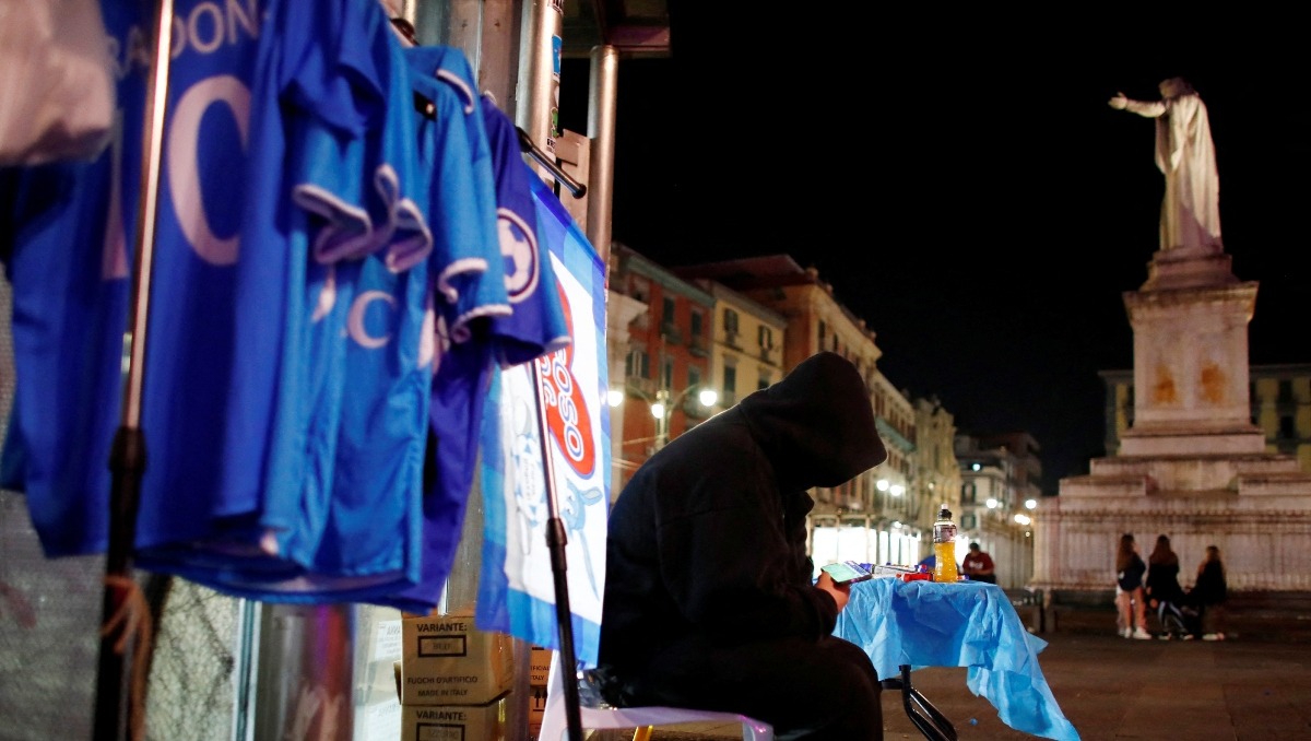 La ciudad de Nápoles ha entrado en una euforia total ante el posible campeonato del Napoli (Reuters)