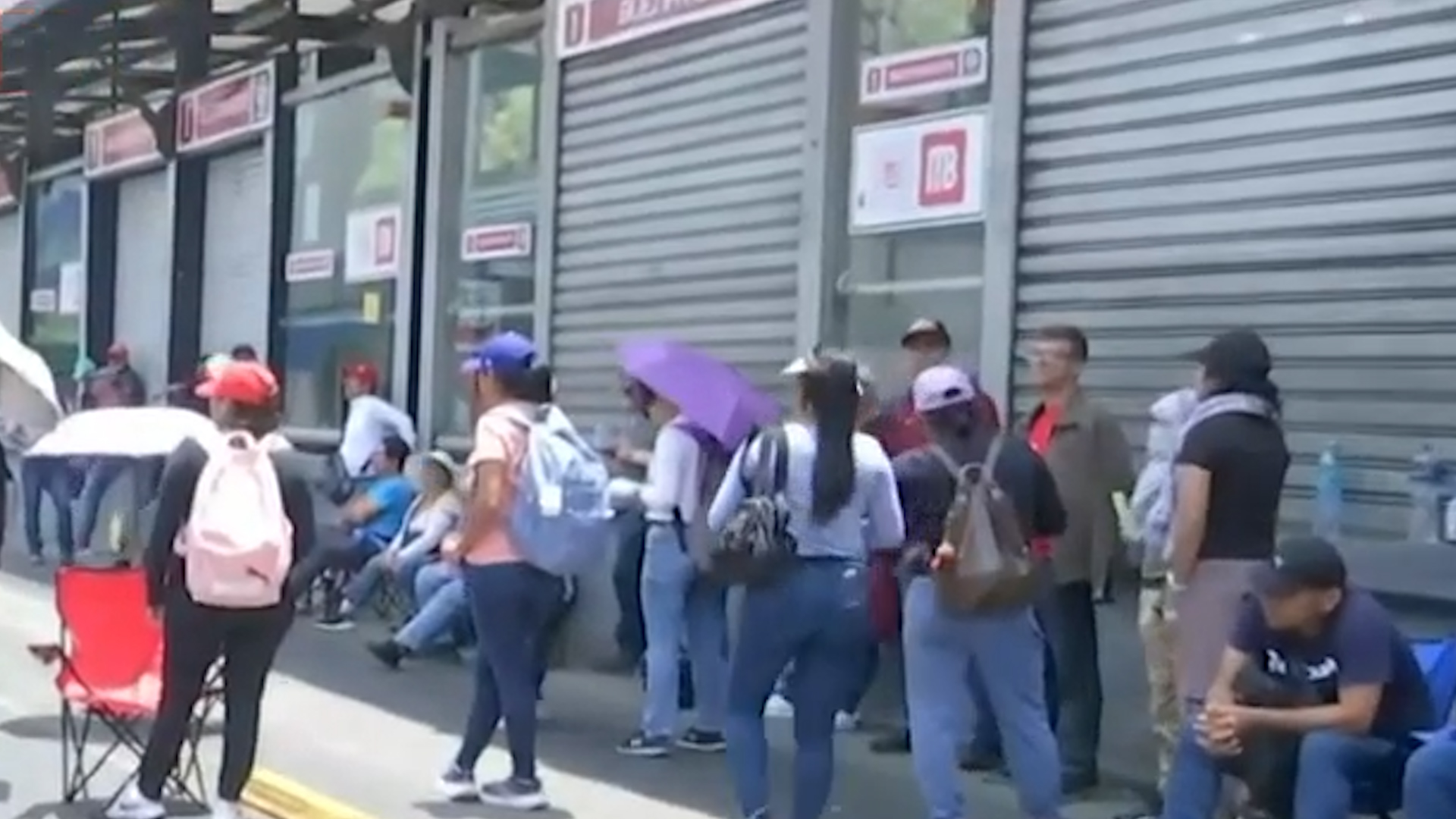 CNTE bloquea Insurgentes a la altura de Eje 1 Norte; no hay servicio de Metrobús