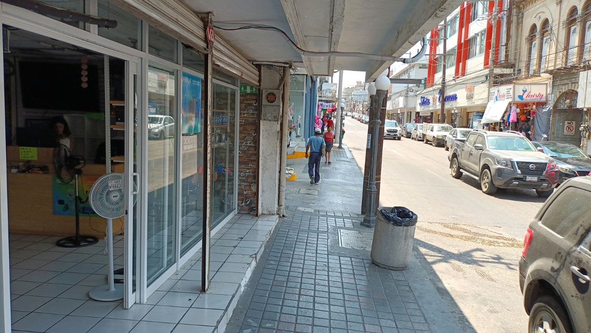 Comercios se vieron afectados por los cortes de luz en el centro de Tampico. (Jesús García)