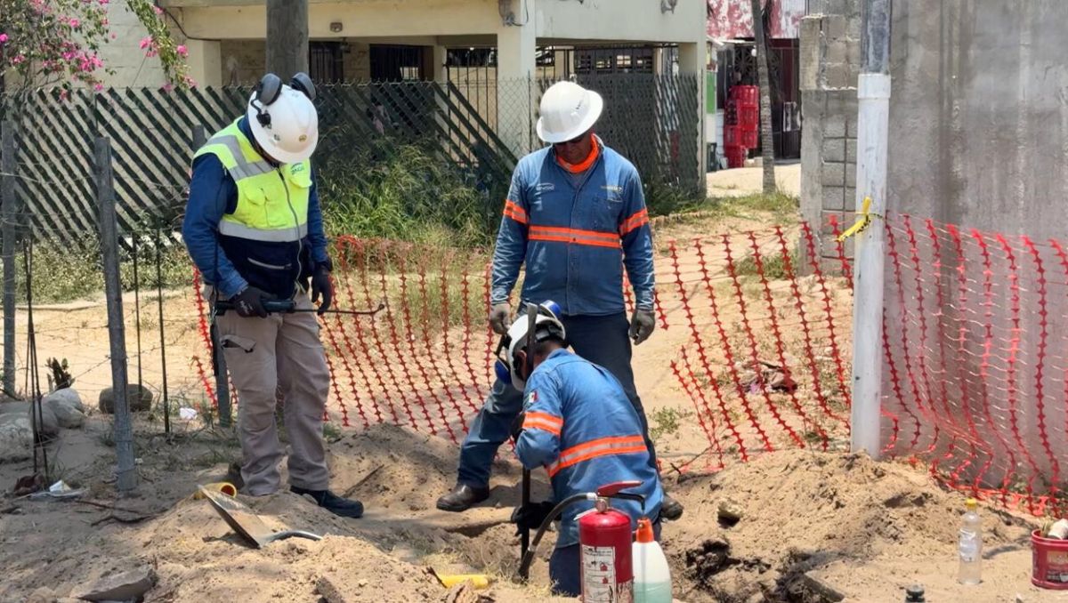 La empresa Engie, encargada del suministro de gas natural iniciaron labores de contención y reparación. (Mario Juárez)
