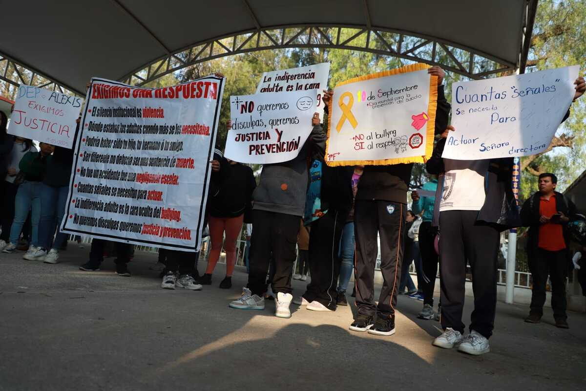 Familiares acusan silencio e indiferencia por parte del personal educativo