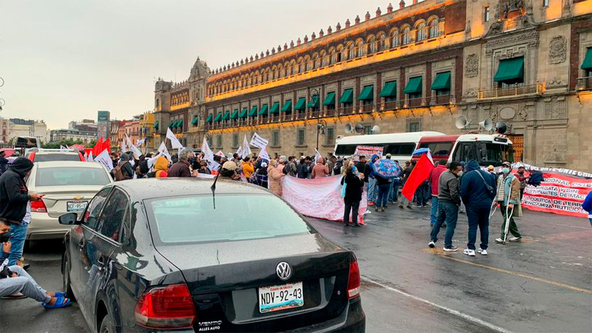 Integrantes de la CNTE bloquean acceso a Palacio Nacional. Alejandro Domínguez, 19 de mayo 2025