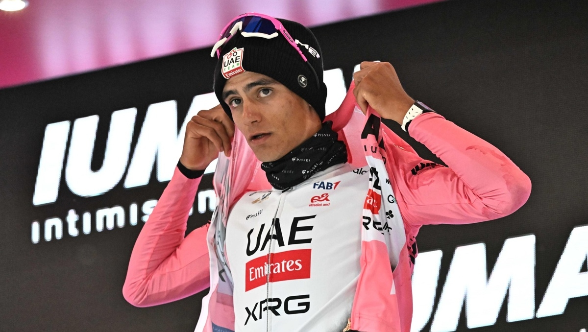 Isaac del Toro, mexicano líder del Giro de Italia, se toma su liderato como un juego (EFE)