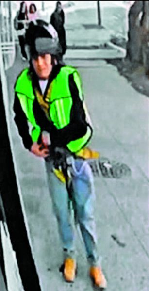 El presunto asesino de los colaboradores de Brugada captado el 14 de mayo en la zona del ataque. C. Jiménez