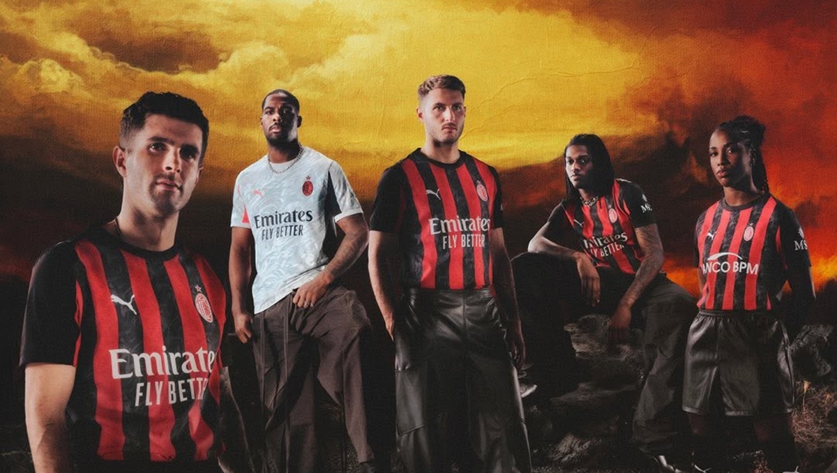 Santiago Gimenez luce la nueva playera del AC Milan para la temporada 2025-26 (Instagram @pumafootball)