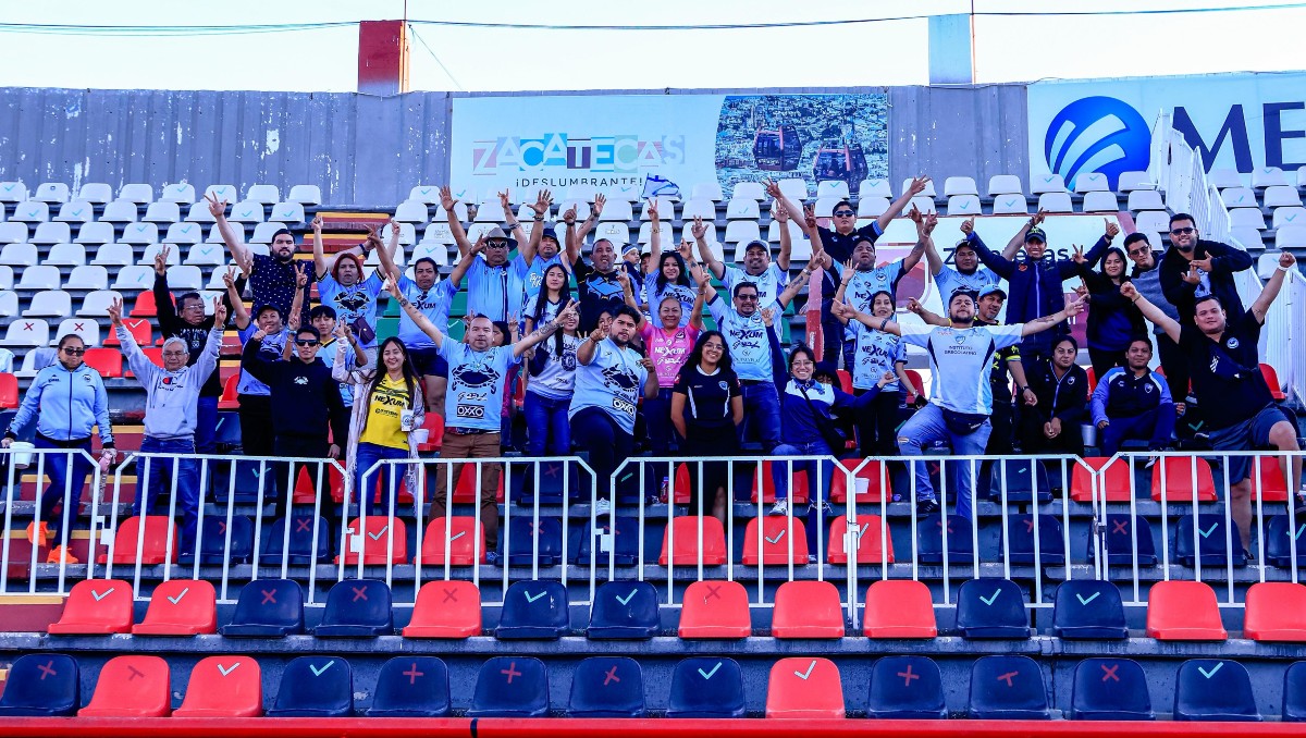 Aficionados a la Jaiba Brava.