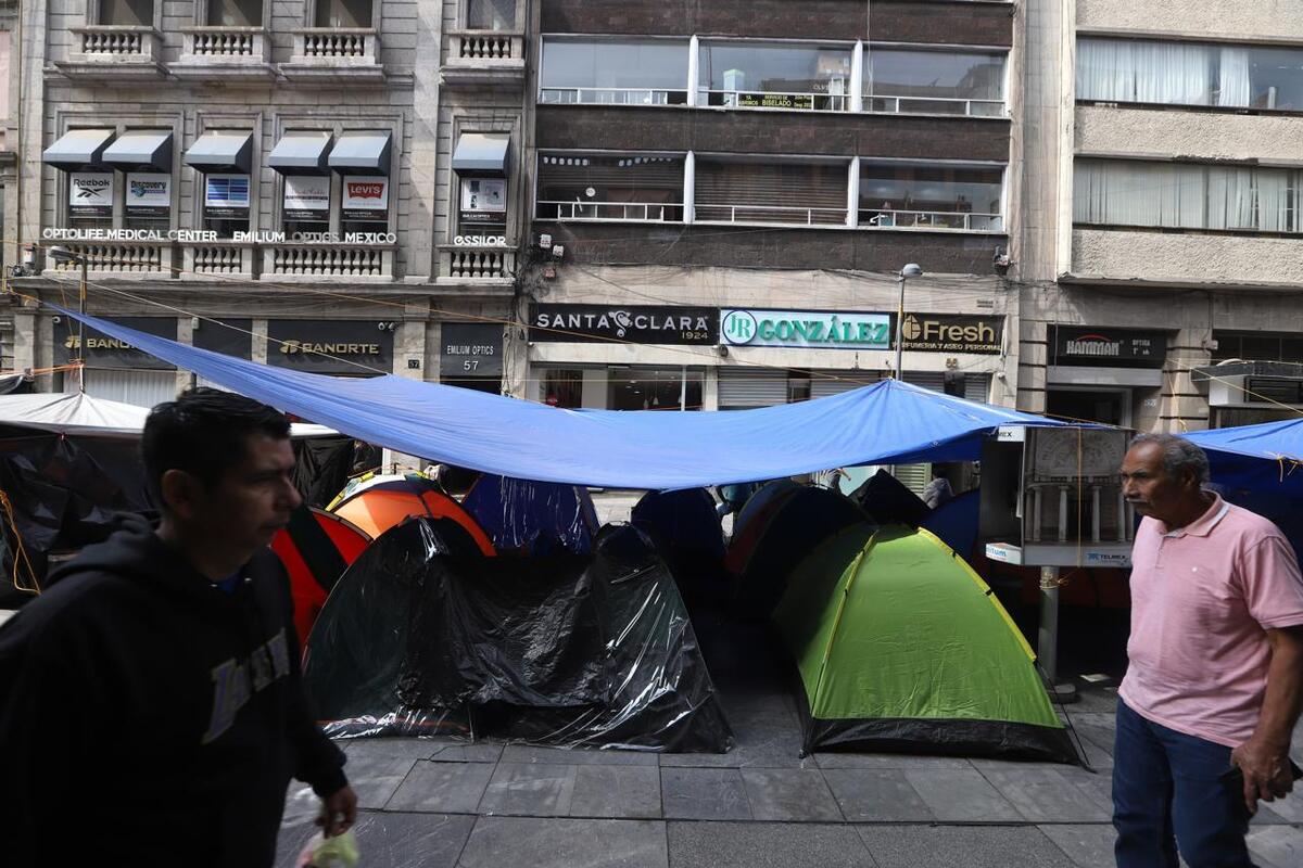 Campamento de la CNTE en calles cercanas al  Zócalo capitalino. | Foto de Jorge Carballo