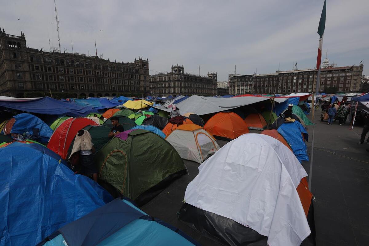 Campamento de la CNTE en el  Zócalo capitalino.| Foto de Jorge Carballo