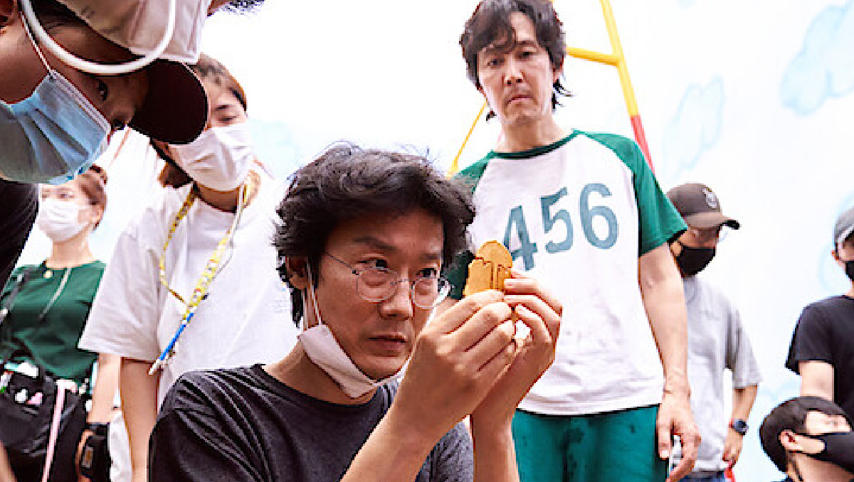 El director Hwang Dong-hyuk en el set de 'El Juego del Calamar' temporada 1