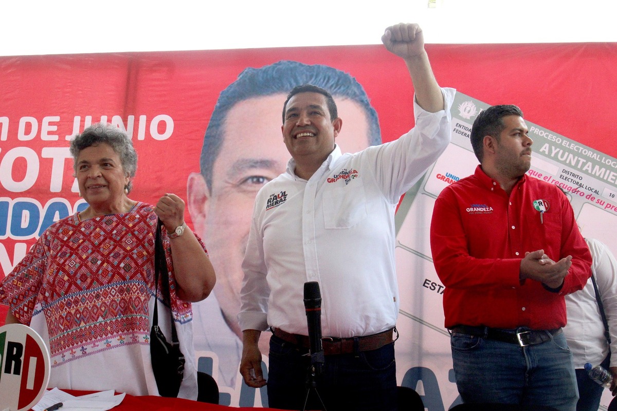 En Gómez Palacio, Beatriz Paredes reconoce el plan de gobierno de Raúl Meraz. (Rolando Riestra)