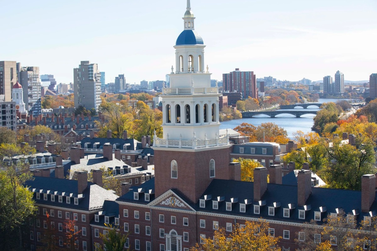 Harvard anunció el inicio de una demanda legal contra el gobierno de Estados Unidos por la revocación implementada. |Foto: Harvard University