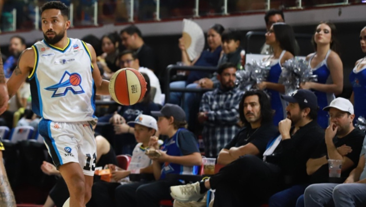 El mandamás rojiblanco estuvo presente en la Arena Astros para presenciar la victoria de la quinteta (Foto: Cortesía)
