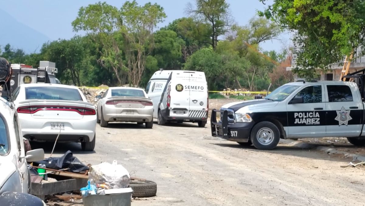 La pareja de la víctima lo encontró en el suelo, bocabajo y con manchas de sangre. Agustín Martínez