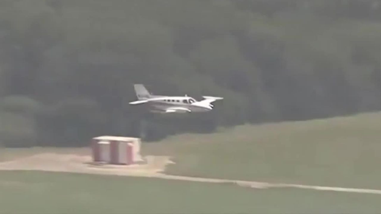 En Texas, avión realiza aterrizaje de emergencia debido a falla