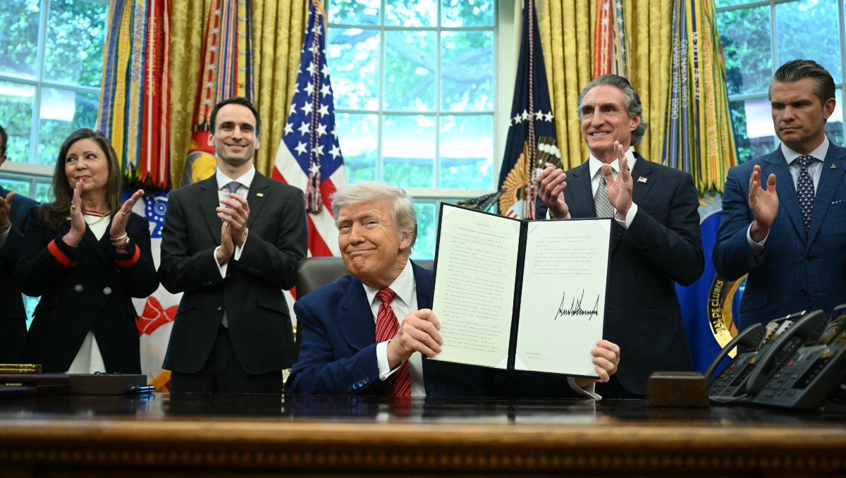Trump firma órdenes ejecutivas para impulsar el desarrollo de la energía nuclear | EFE