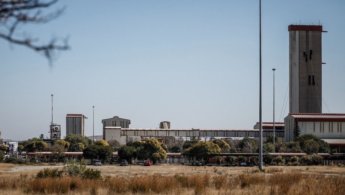 Una vista general del subpozo Kloof 7 de Sibanye Stillwater de Sudáfrica, donde 260 empleados están atrapados bajo tierra | AFP
