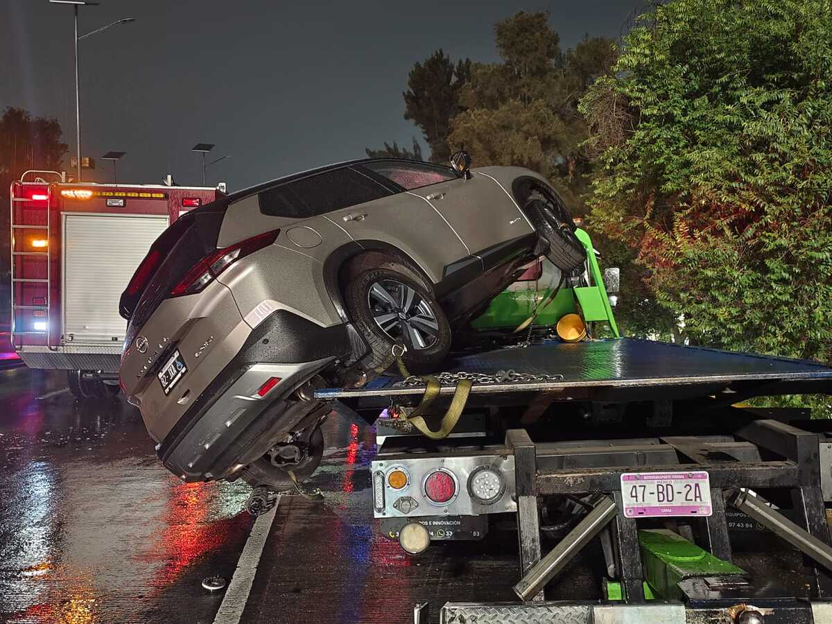 El accidente se registró sobre el puente que cruza la avenida Canal de Tezontle. | Enrique Luna