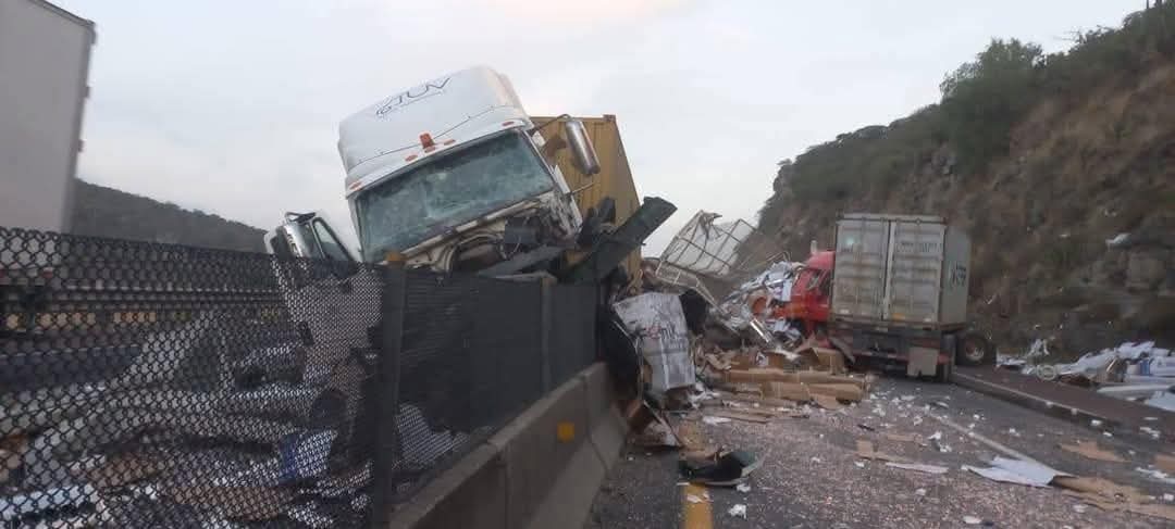 Cierres en dirección a Querétaro por accidente en el Arco Norte. (Especial)