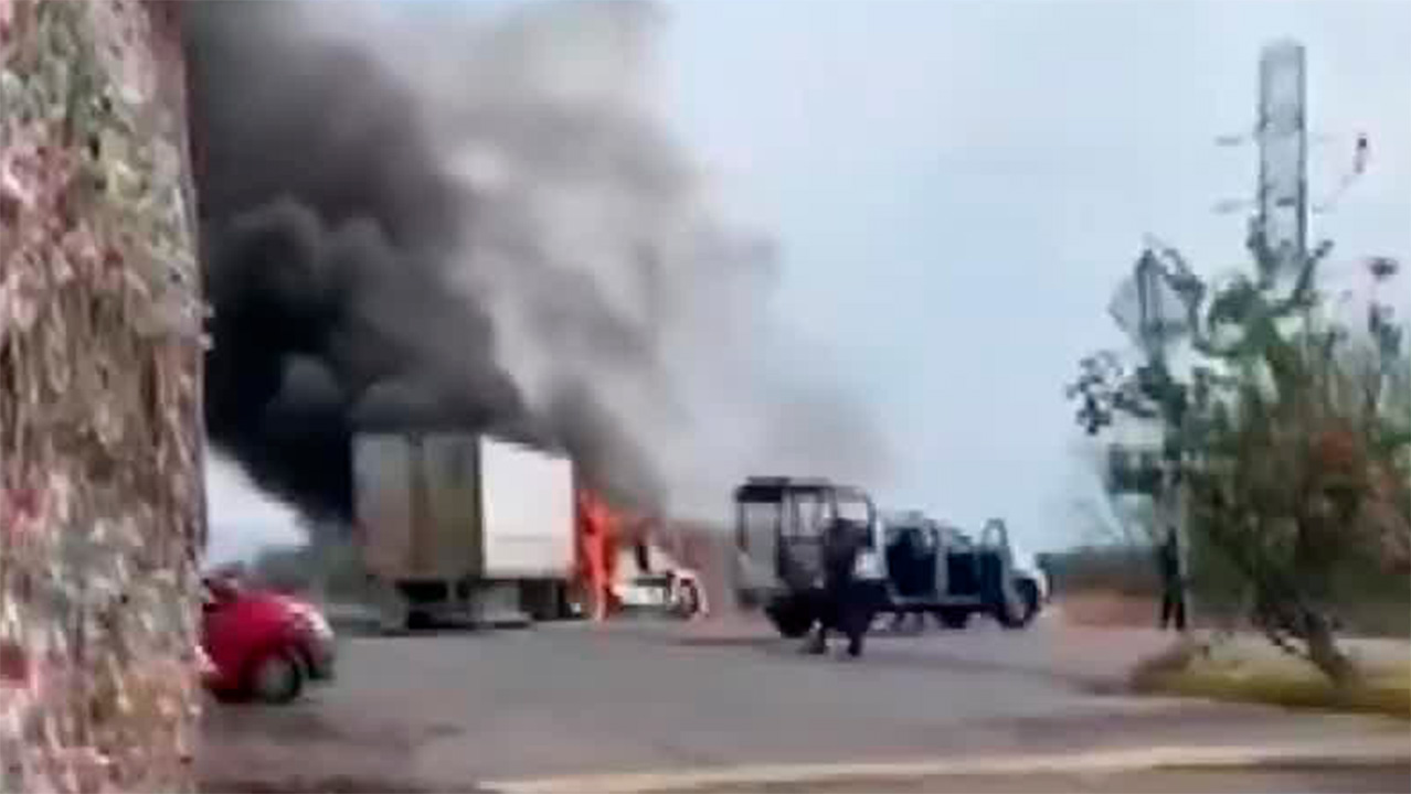 En Michoacán, dos policías pierden la vida tras emboscada