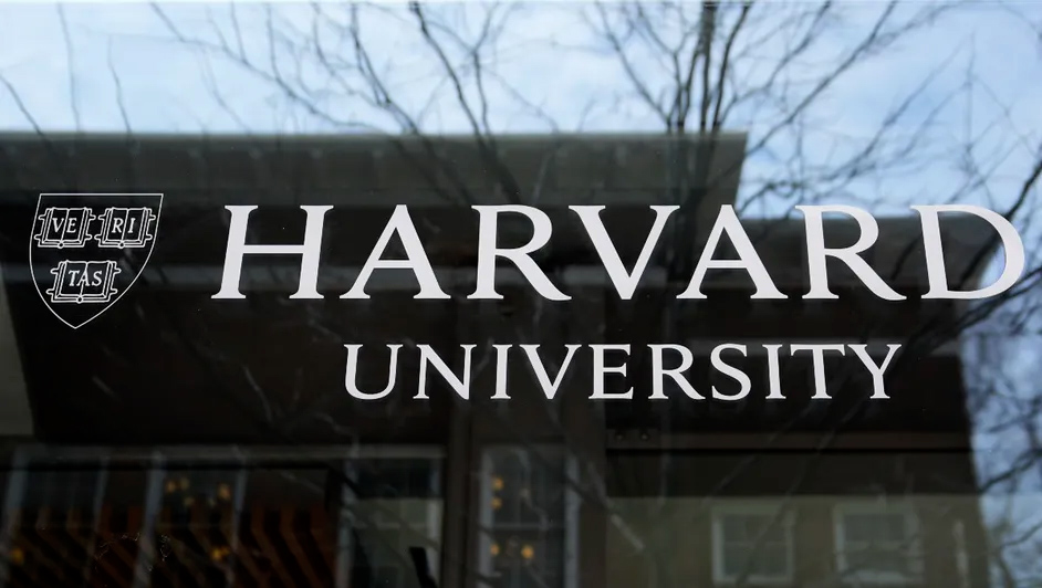 Harvard contraataca: demanda a Trump por restricciones a estudiantes extranjeros