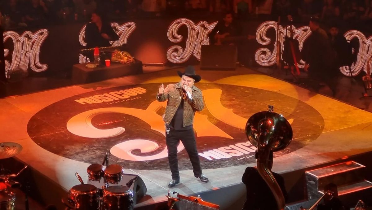 El cantante se mostró dispuesto a dejarse apapachar por sus fans | Ángel Martínez