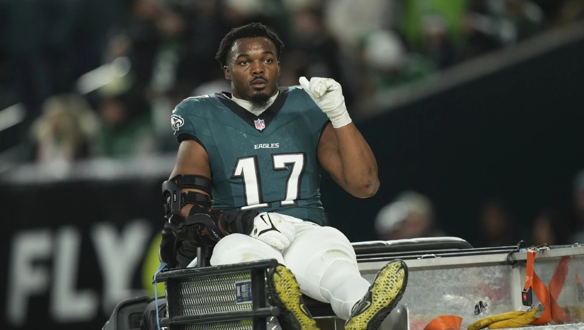 La curiosa técnica de Nakobe Dean, jugador de NFL, para recuperarse de su lesión de rodilla (AP)