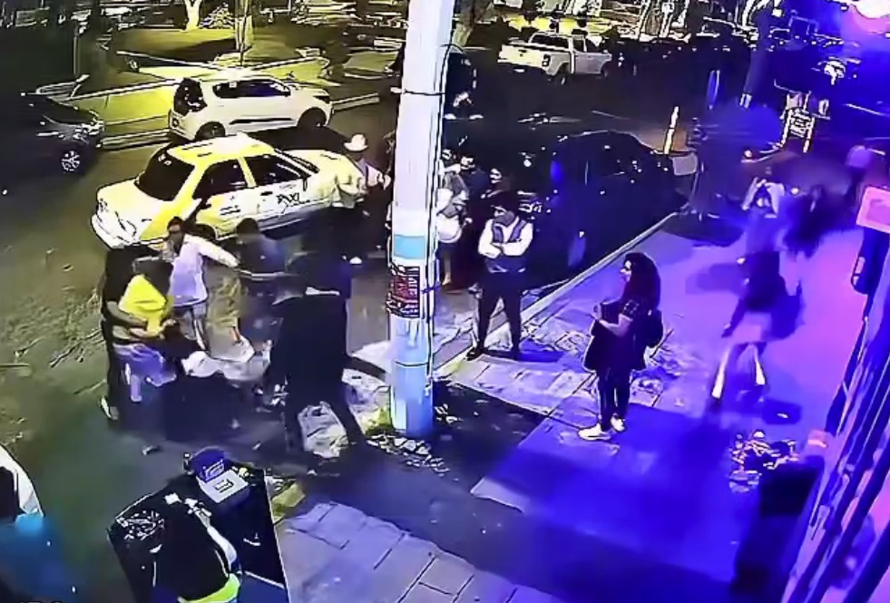“No fue nuestro personal”: Bar en Pachuca se deslinda de agresión a jóvenes
