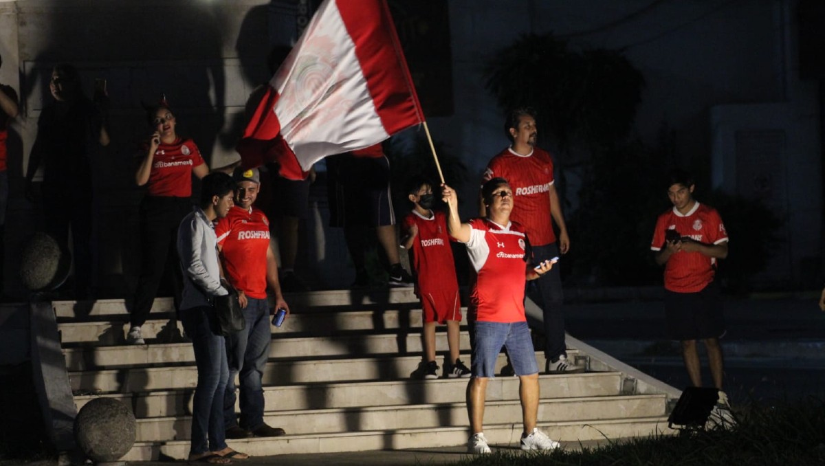 Pocos aficionados se reúnen para festejar título de Toluca en Tampico (Sergio Sánchez)