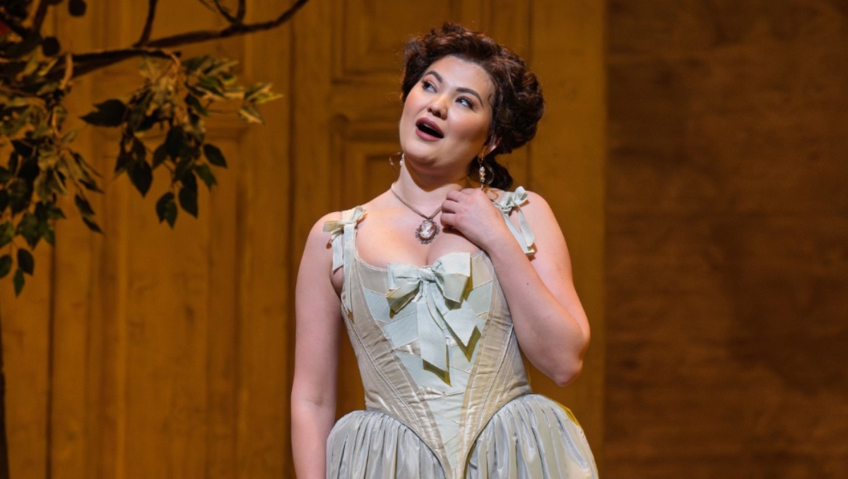 Aigul Akhmetshina. Photo: Jonathan Tichler / Met Opera