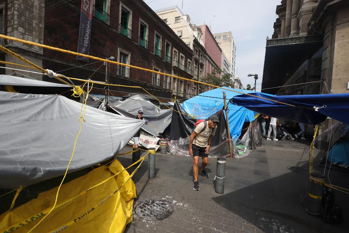 CNTE ofrece conferencia de prensa a medios de comunicación en CdMx