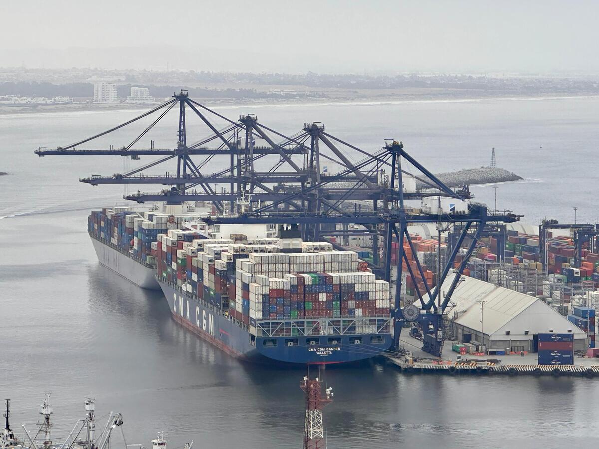 Ambos megabuques forman parte de servicios marítimos regulares que conectan directamente a Asia con el puerto de Ensenada. | Especial