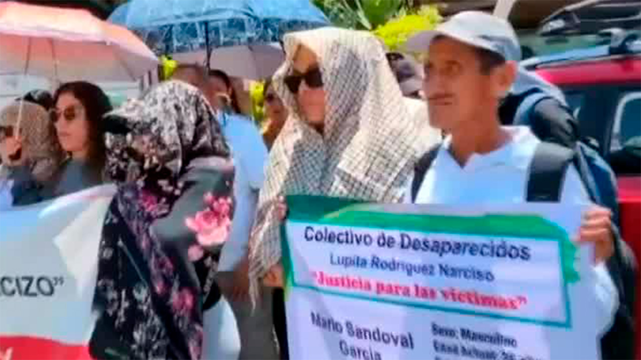 Normalistas de Ayotzinapa piden que Lambertina Galeana no sea beneficiada con prisión domiciliaria