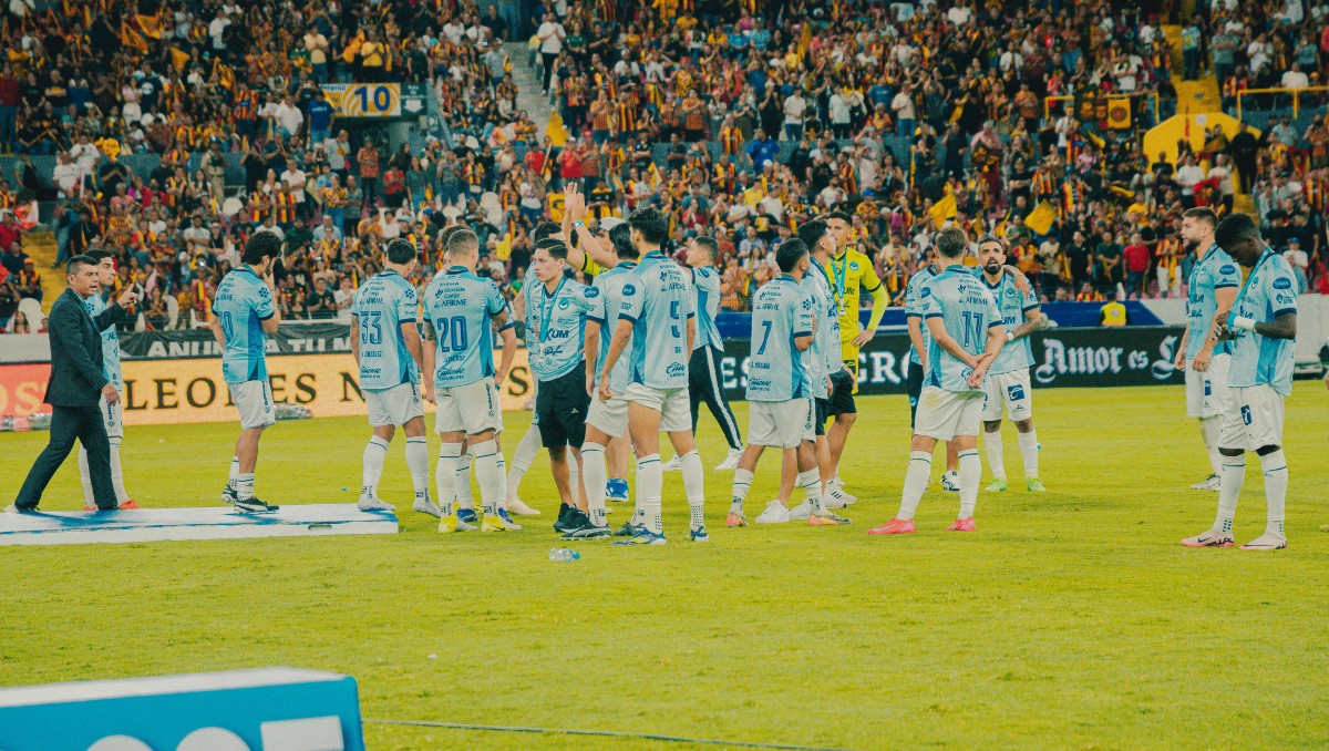 Plantel de la Jaiba Brava tras ser premiado en la final de la Liga de Expansión. (Fabián Galindo)