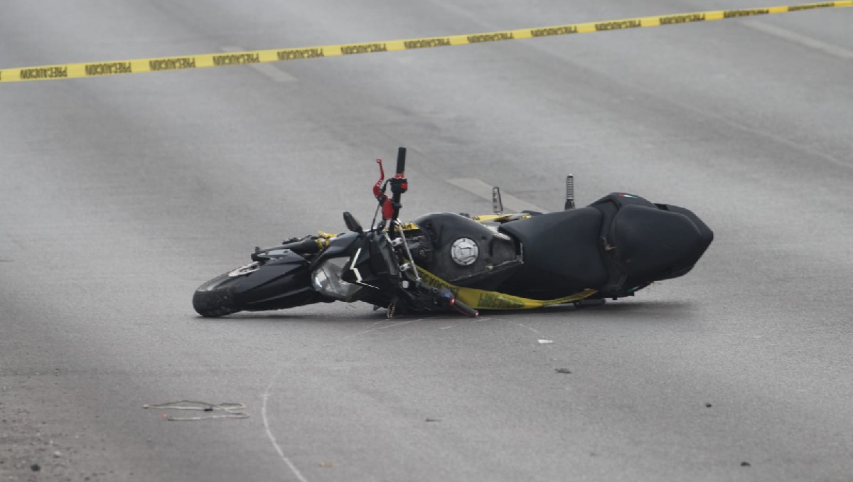 Accidente en moto sobre la avenida Hidalgo de Tampico. (Sergio Sánchez)