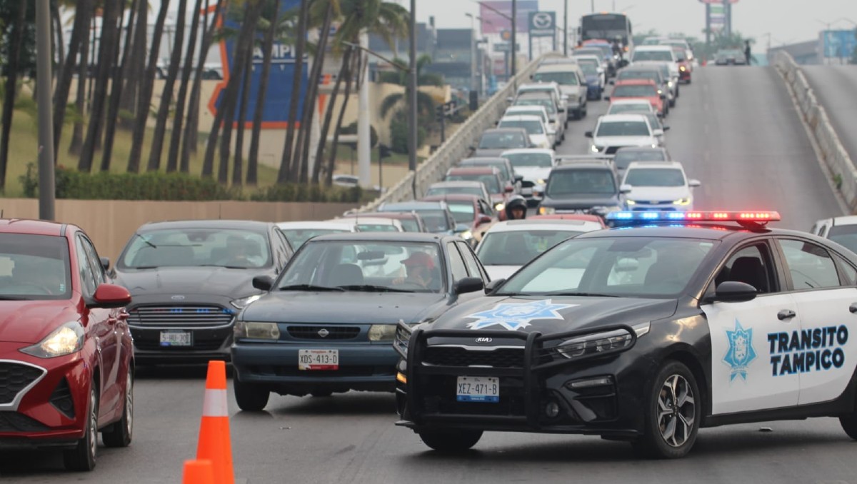 Accidente en moto deja tráfico lento en Tampico. (Sergio Sánchez)