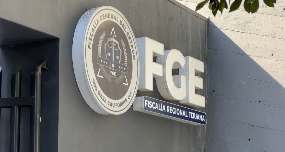 Elementos de la FGE de Baja California trasladaron al detenido a la penitenciaría de La Mesa. | Foto: Especial