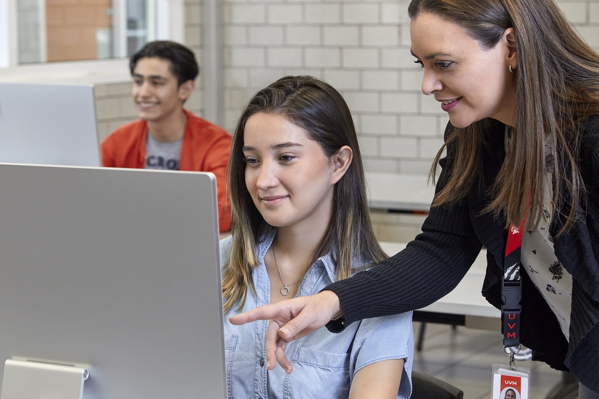 FIMPES entregó la distinción a UVM tras un riguroso proceso de evaluación en varios campus. (Cortesía)