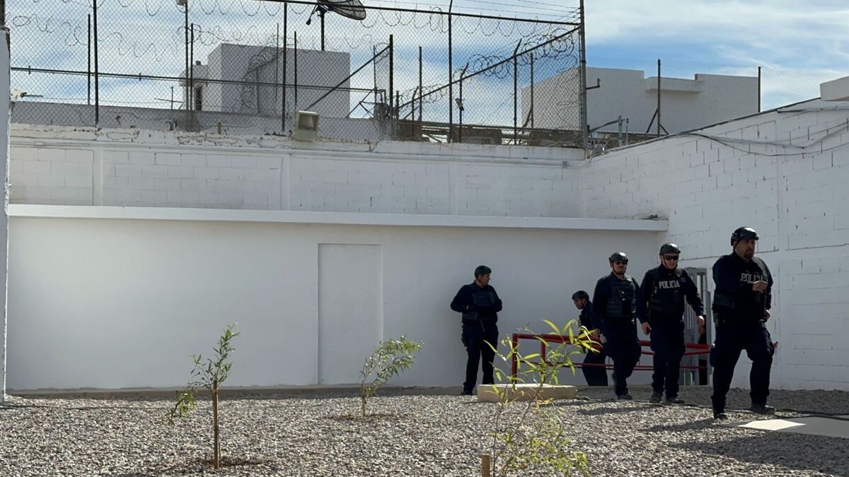 Cinco funcionarios y un civil, vinculados por la evasión de ‘El Ponchis’ en Hermosillo | Especial