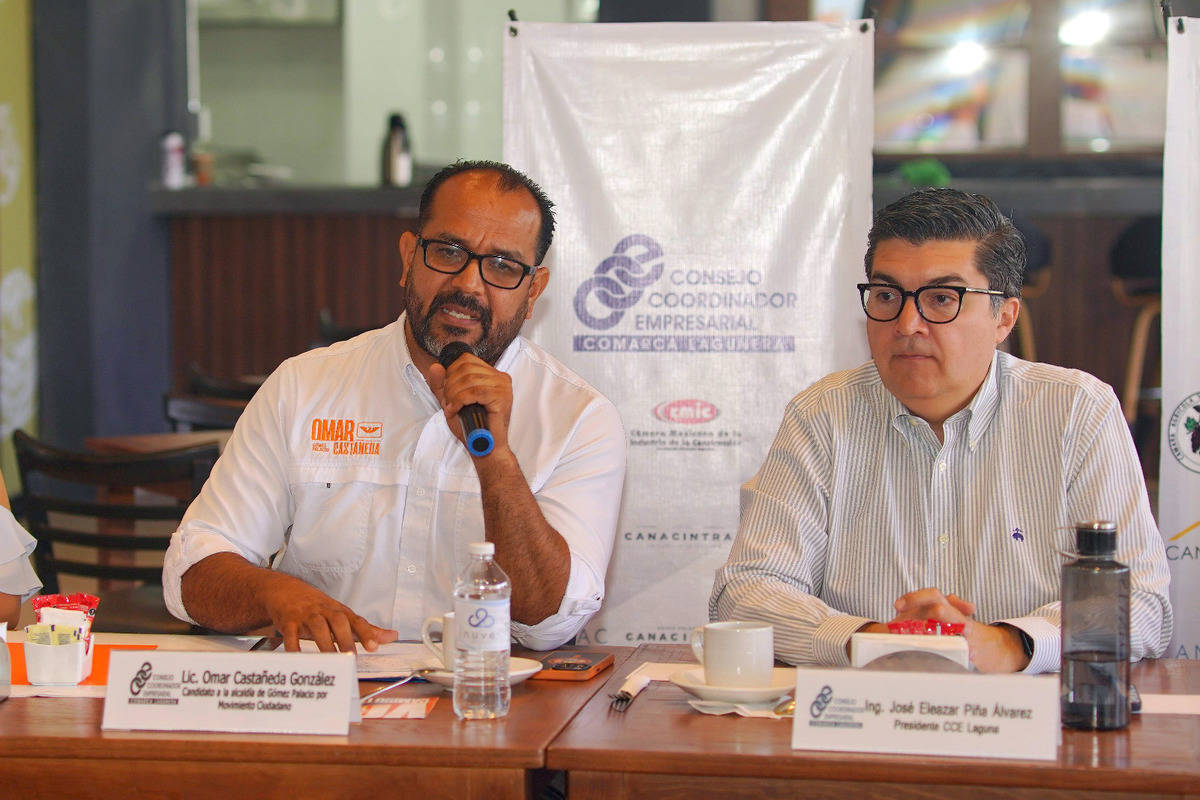En Gómez Palacio, Omar Castañeda presenta propuestas de seguridad a empresarios. (Rolando Riestra)