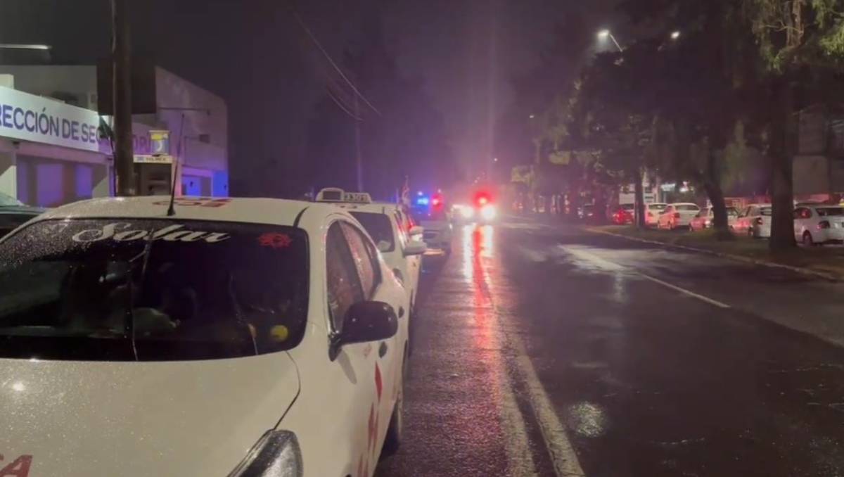 Un grupo de por lo menos 150 taxistas se unieron para intentar linchar a tres presuntos extorsionadores. | Foto: Abadiel Martínez