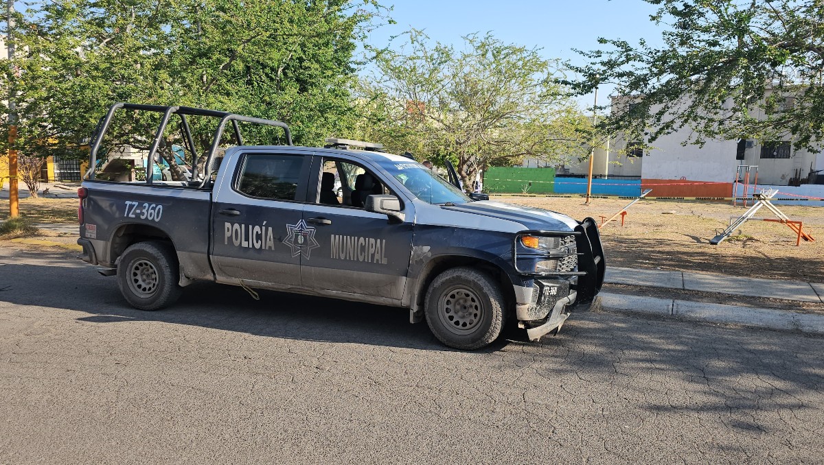 Policías de Tlajomulco atendieron el reporte del hallazgo en la colonia Hacienda Santa Fe (Juan Carlos Munguía)