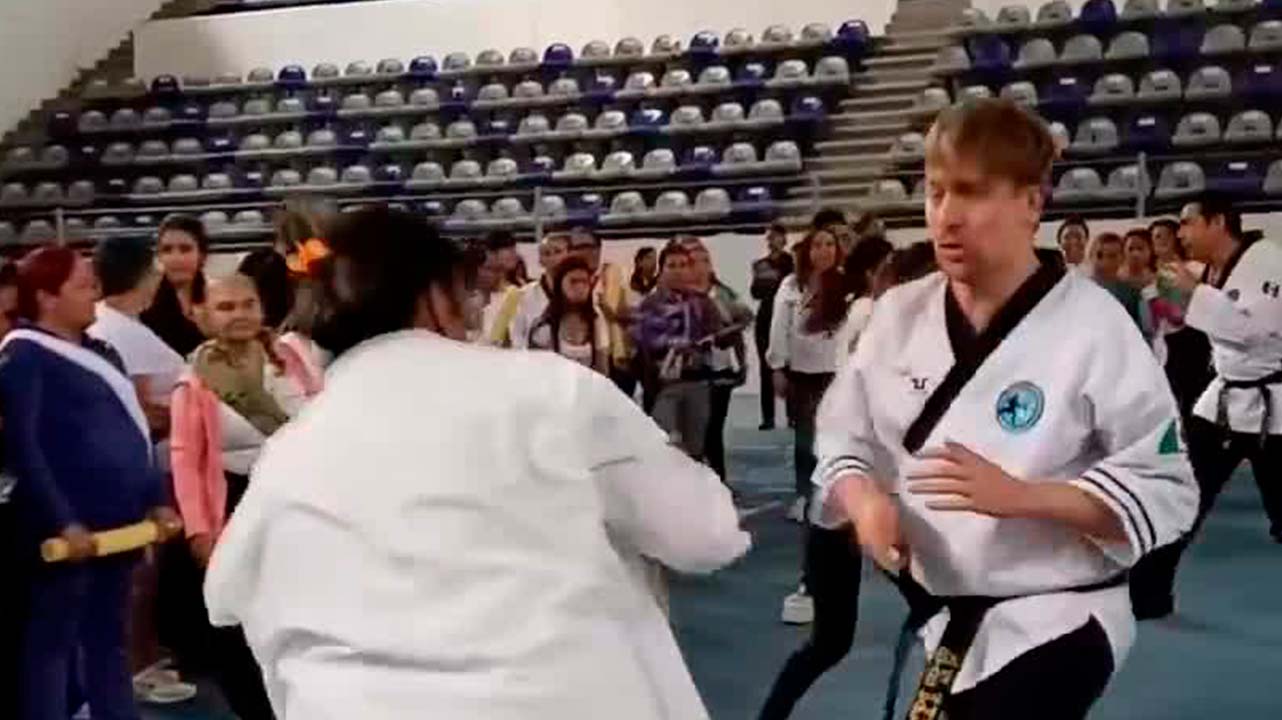 En Puebla, crean programa 'Tejiendo Fuerza' para enseñar defensa personal a mujeres