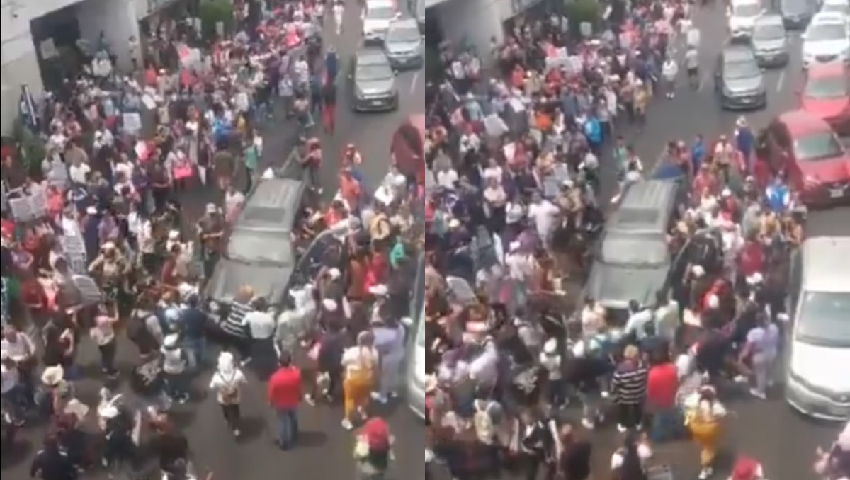 El vehículo intentaba pasar entre los manifestantes cerca de la estación del Metro San Antonio Abad | Captura