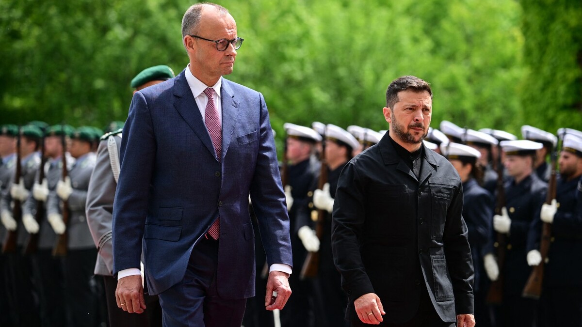 El canciller alemán Friedrich Merz junto a al presidente ucraniano Volodimir Zelensky. | AFP