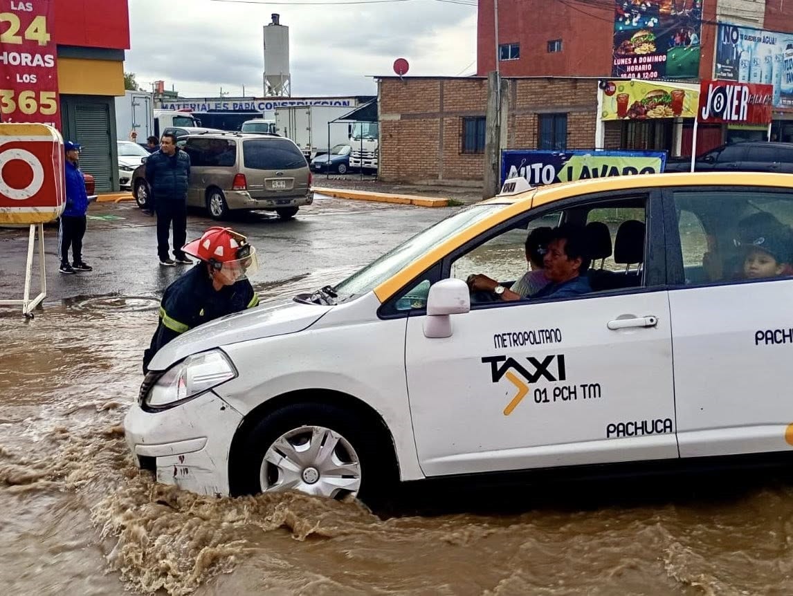 La carretera Pachuca–Ciudad Sahagún presentó tránsito lento e inundaciones desde el fraccionamiento San Fernando hasta el rastro municipal
