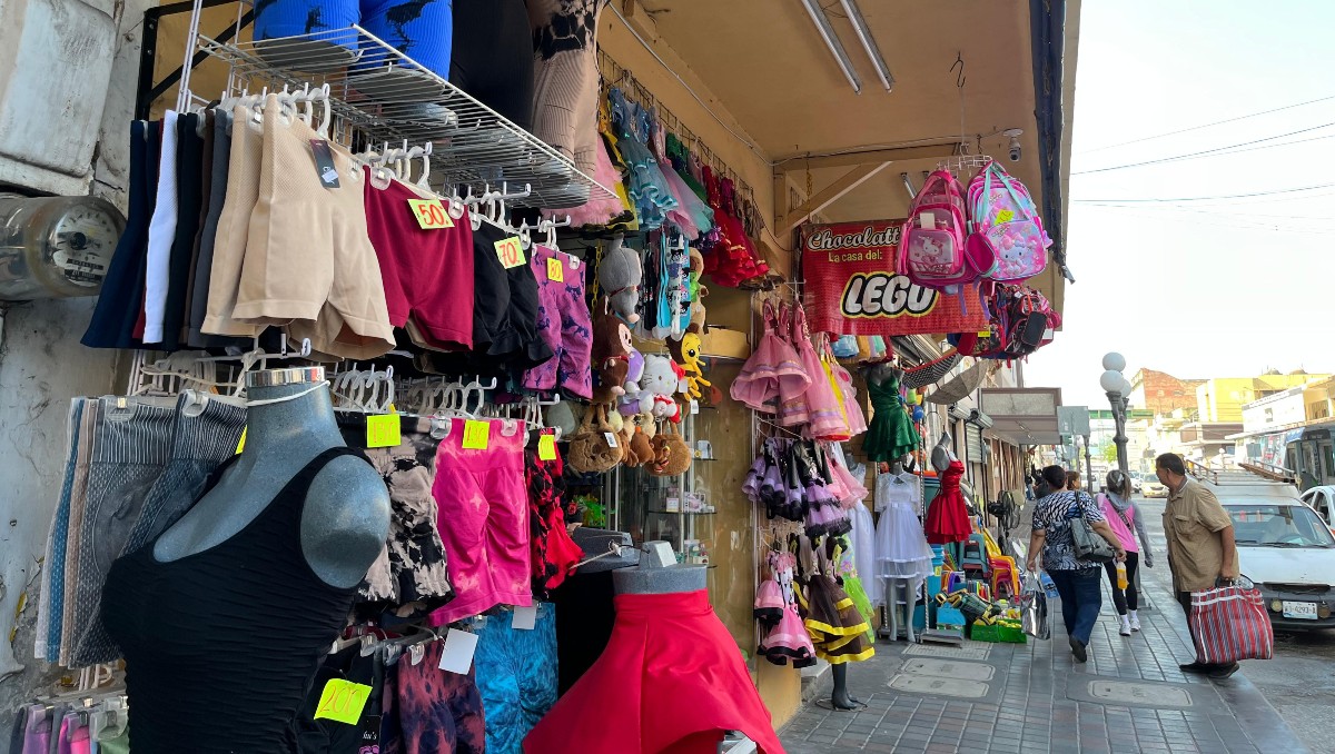 Comercios en el centro de Tampico. (Yazmín Sánchez)