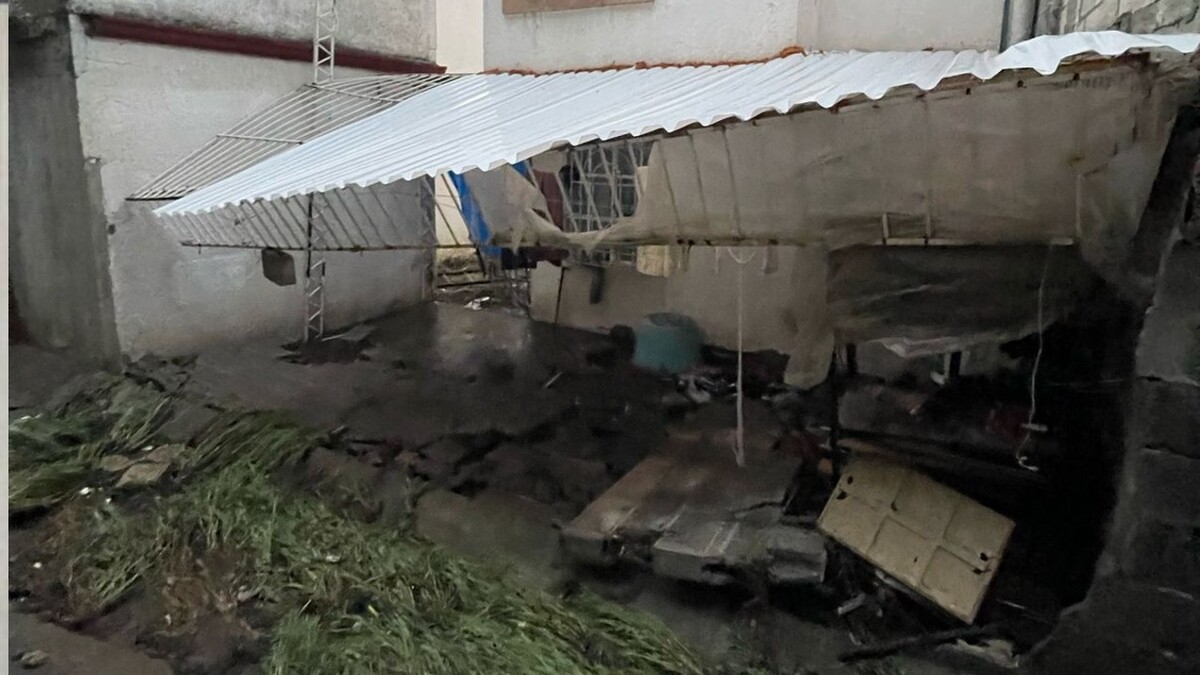 Corriente de agua tras lluvias destruyó mobiliario y electrodomésticos en una vivienda en Mineral de la Reforma, Hidalgo