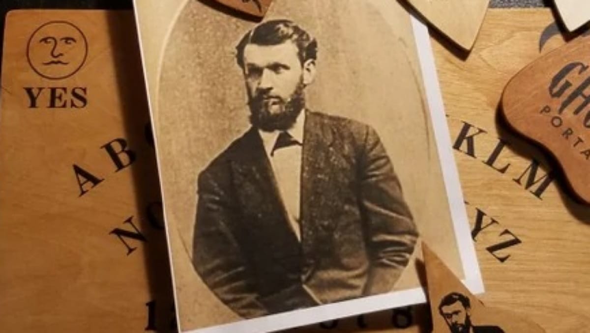 Él es Elijah J. Bond, el inventor del juego | Especial
